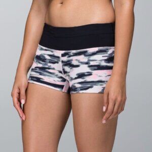 Lululemon Water Bound Short Wamo Camo Barely Pink / Black - Size 6-8 (Unsure)